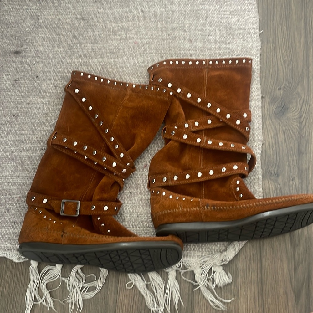 Minnetonka moccasin flat boots. Size 8. Worn maybe once. Great condition